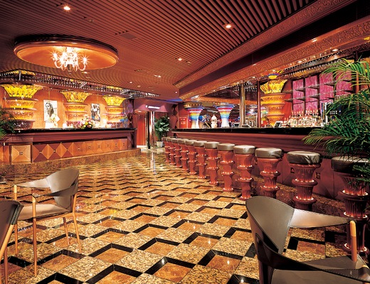 Salon Bar Drama
