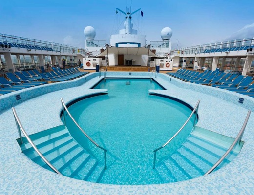 Piscine extérieure Costa Victoria