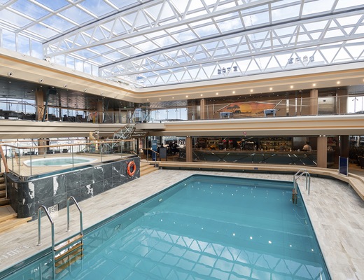 Piscine intérieure