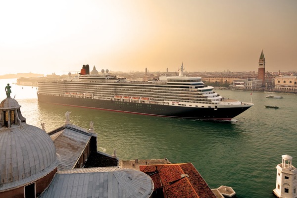 Image Queen Elizabeth 44