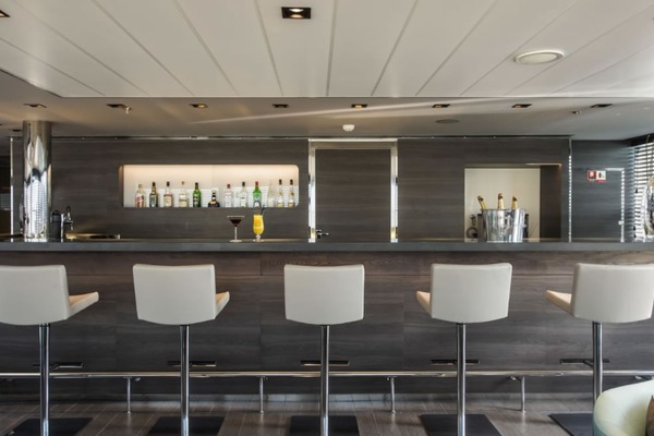 Salon Bar