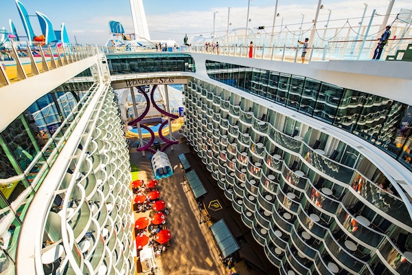 Image Wonder of the Seas 17