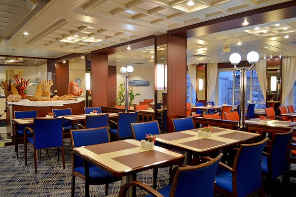 Restaurant à bord du Jules Verne