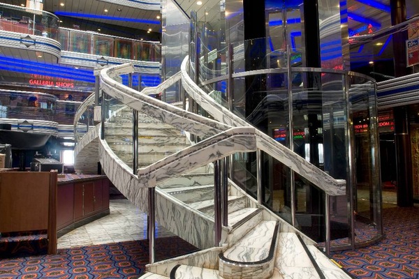 Carnival Fantasy - Atrium Escaliers