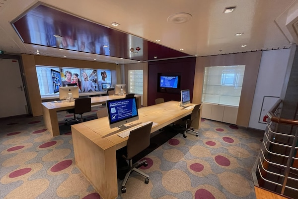 Image Celebrity Infinity 10