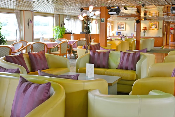 Salon Bar