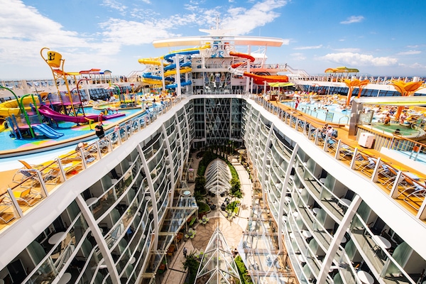 Image Wonder of the Seas 11