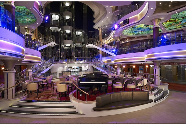 Norwegian Star restaurant Atrium