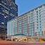 La Quinta Inn & Suites By Wyndham Downtown Conference Center