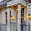 Tophams Hotel