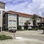 La Quinta Inn & Suites By Wyndham Houston East At Normandy