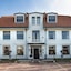 B & B Hotel The Baron Crown