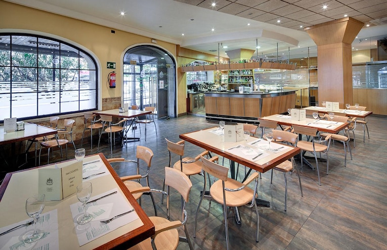 Restaurants - 16
