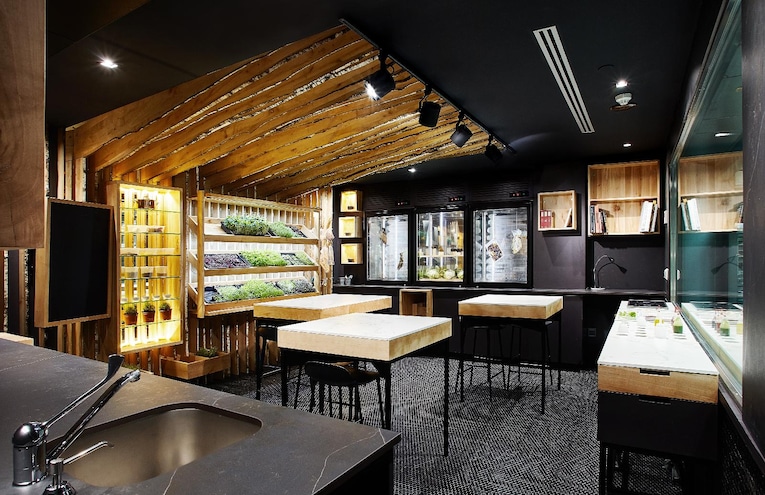 Restaurants - 16