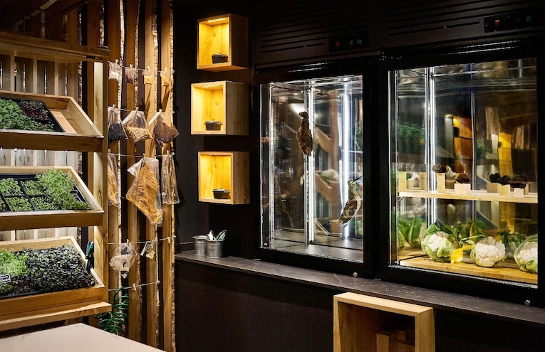 Restaurants - 18