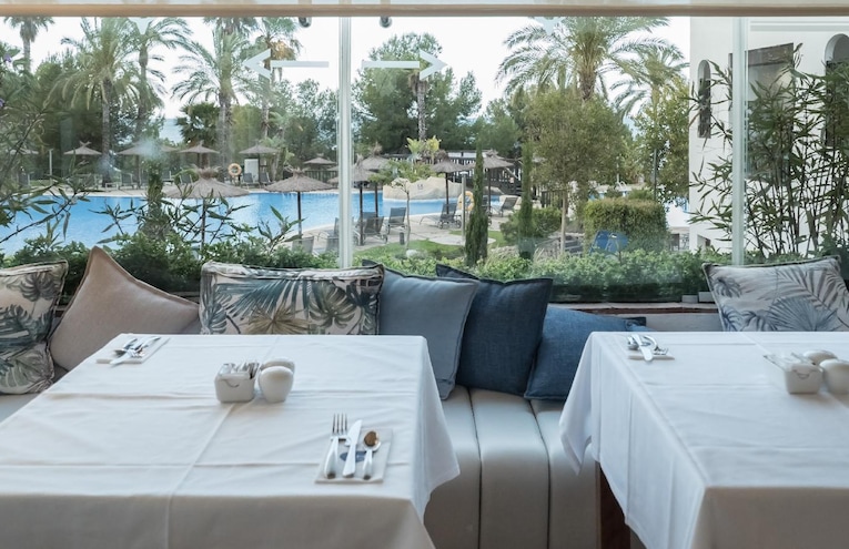 Restaurants - 4
