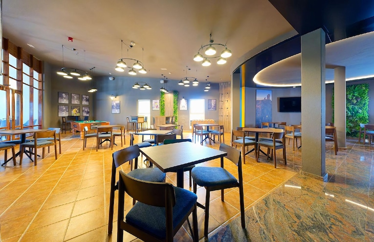 Restaurants - 8